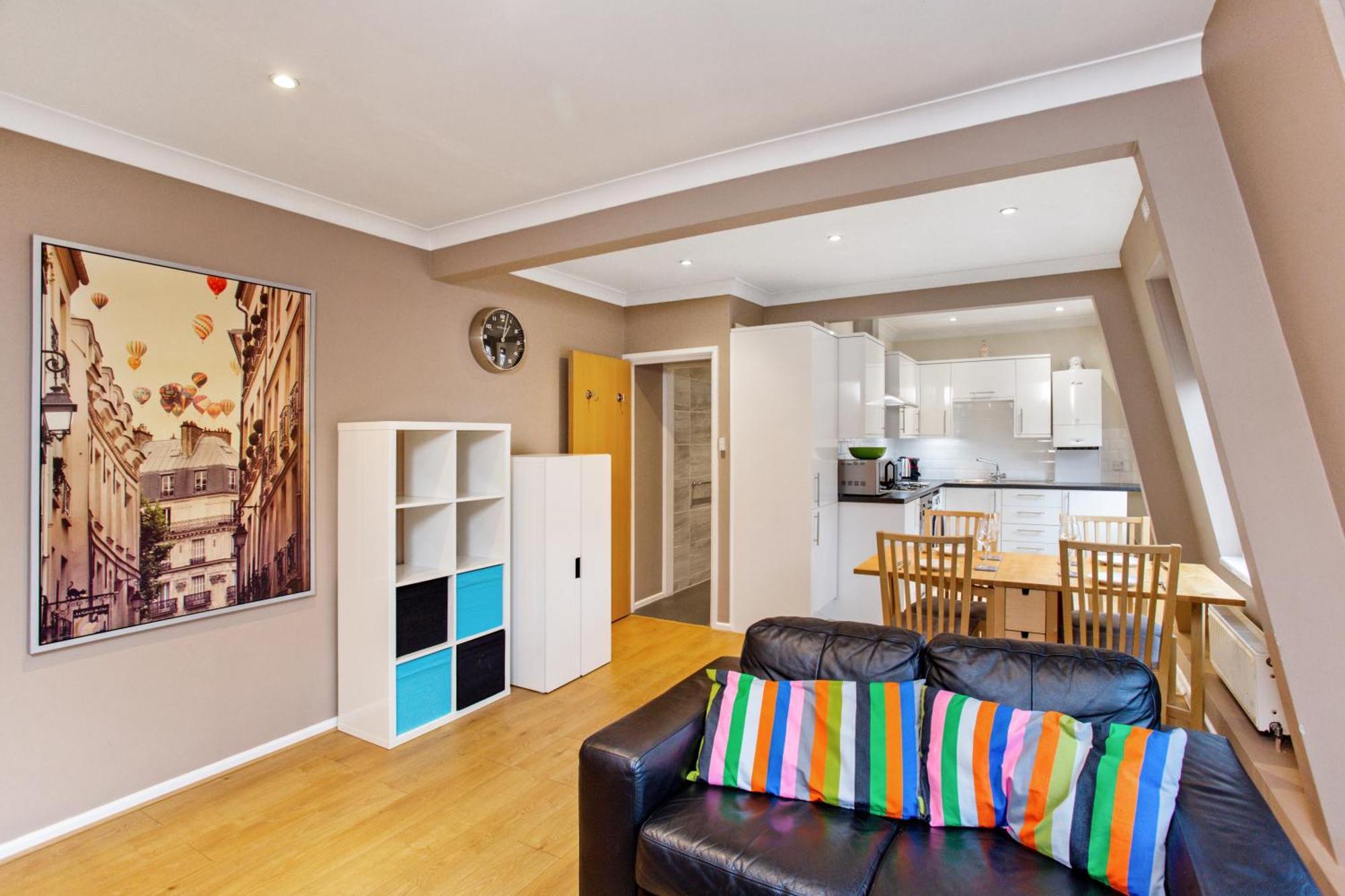 Perfect Perch For Legal Eagle - Winchester Law Courts, High St, Westgate Museum Apartment Exterior photo