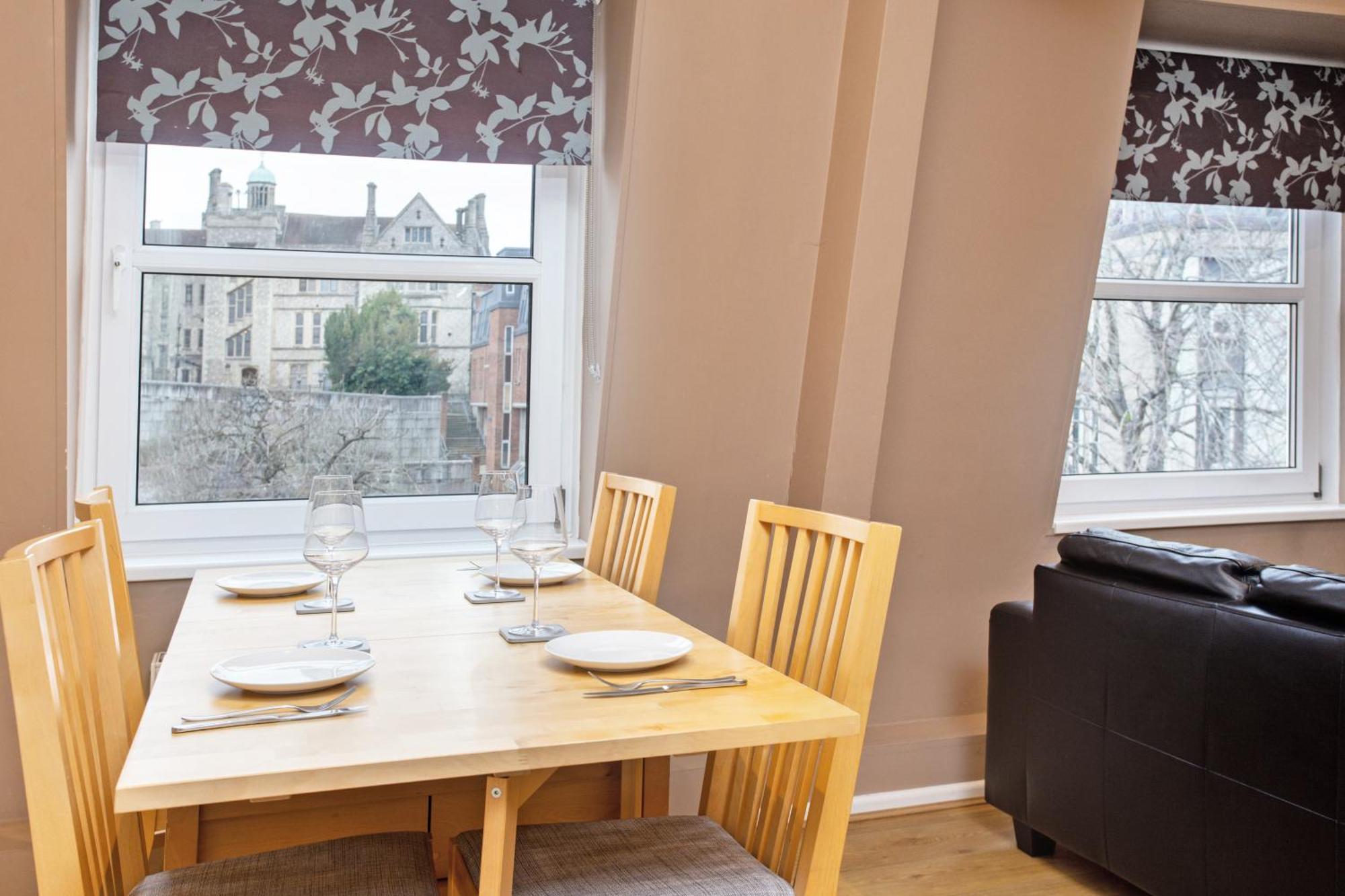 Perfect Perch For Legal Eagle - Winchester Law Courts, High St, Westgate Museum Apartment Exterior photo