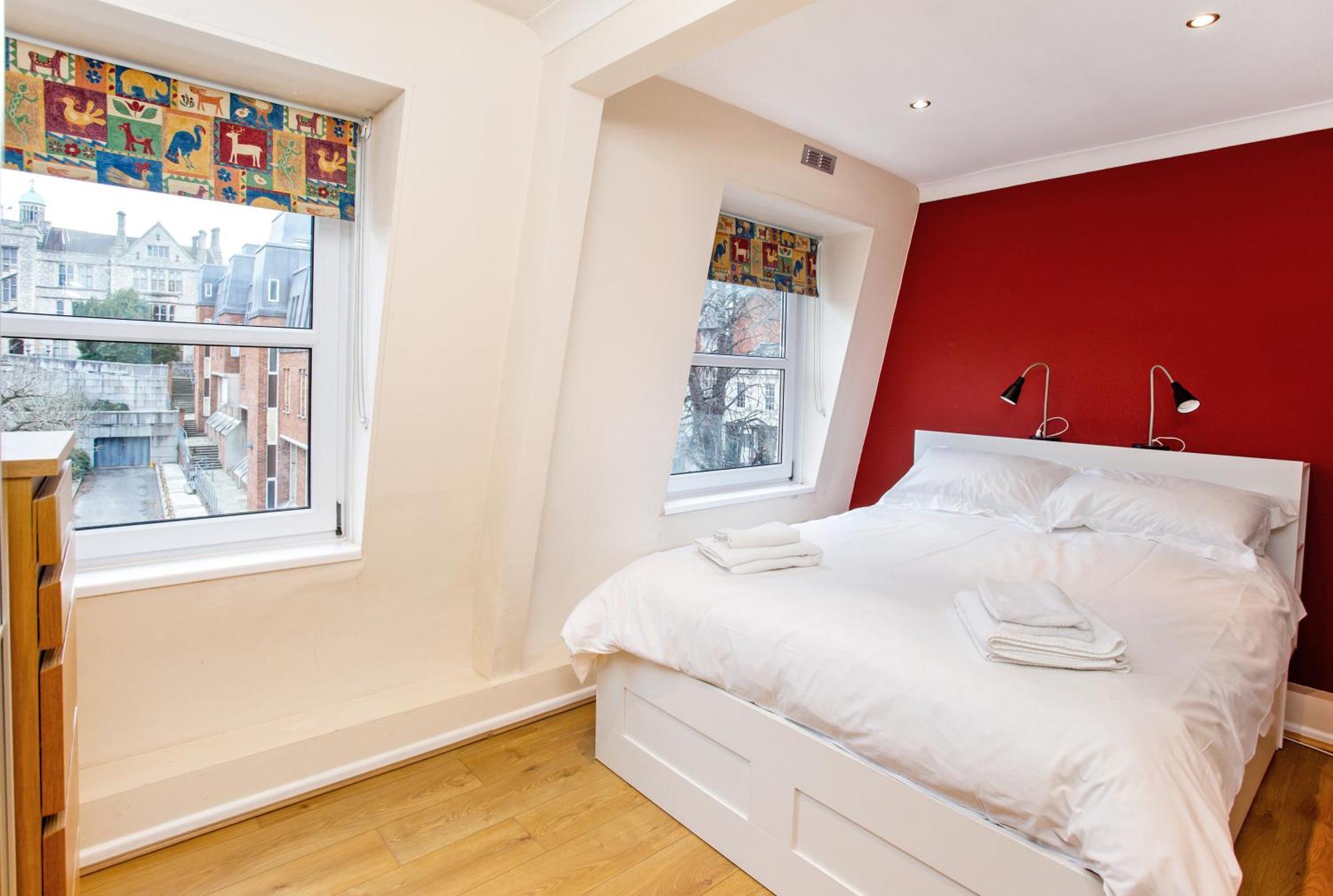 Perfect Perch For Legal Eagle - Winchester Law Courts, High St, Westgate Museum Apartment Exterior photo